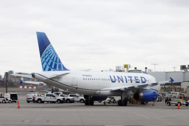 british-airways-plane-loses-wheel-18.webp
