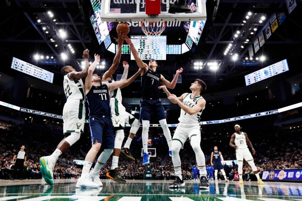 bucks-vs-mavericks-90.jpeg