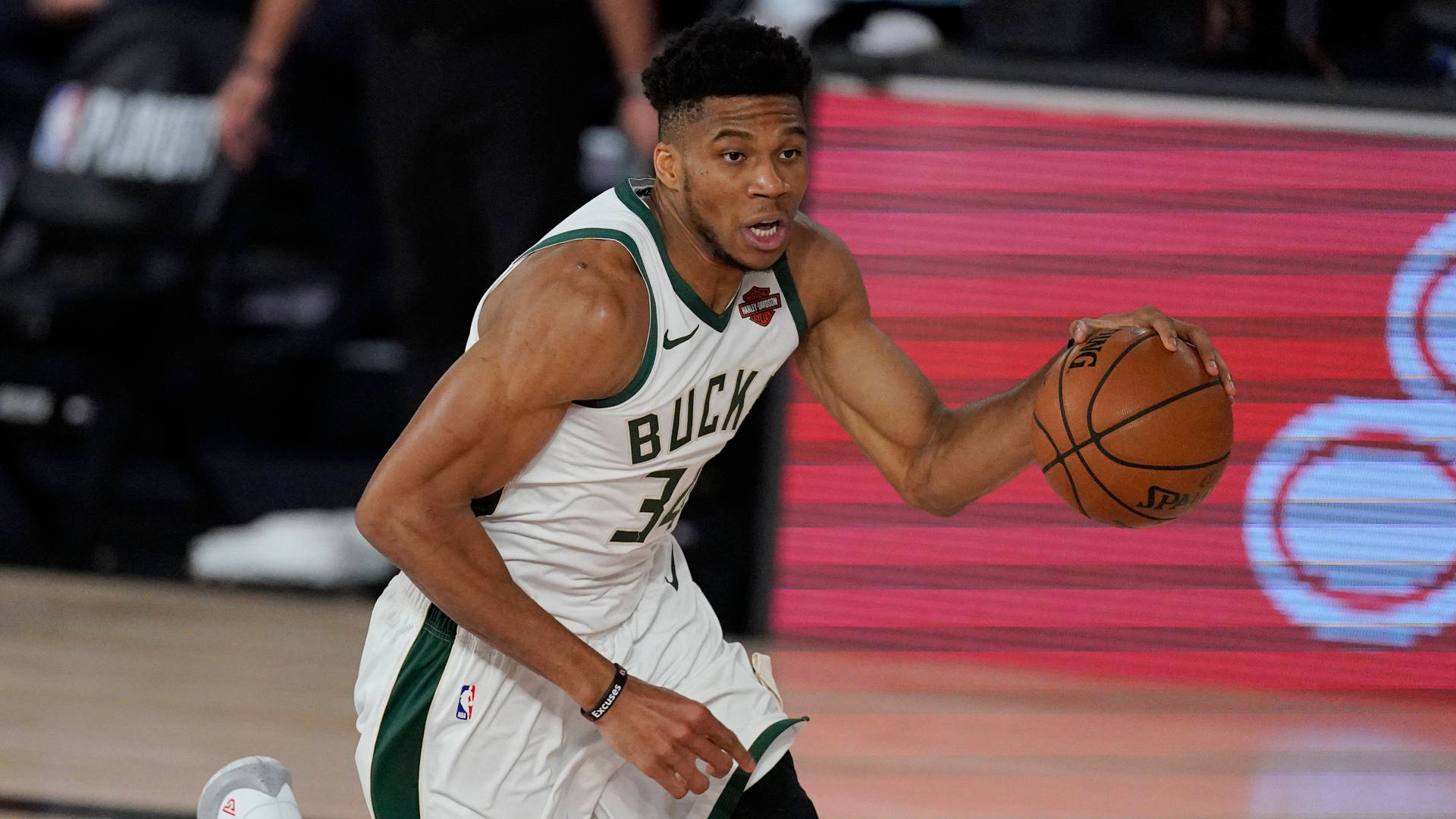 giannis-antetokounmpo-326.jpeg
