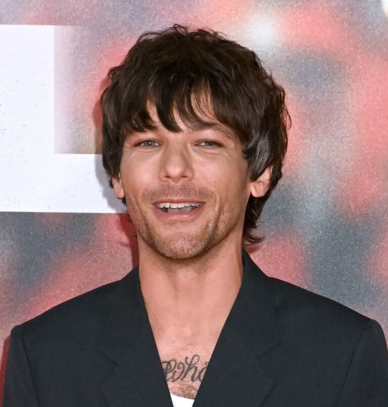 louis-tomlinson-330.jpg