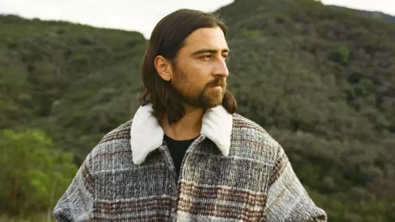 noah-kahan-52.webp