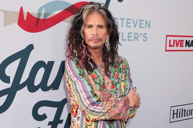 steven-tyler-869.jpg