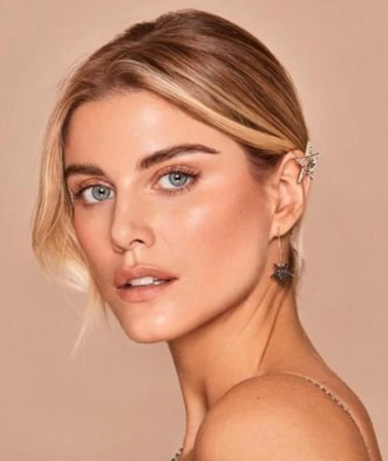 ashley-james-894.webp