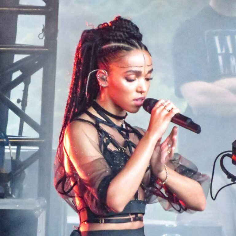 fka-twigs-192.jpeg