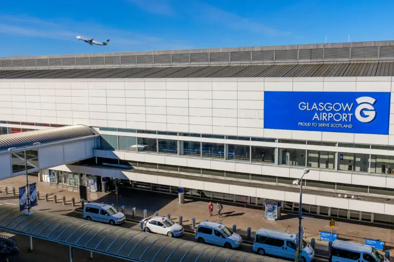 flights-to-glasgow-airport-1126.webp