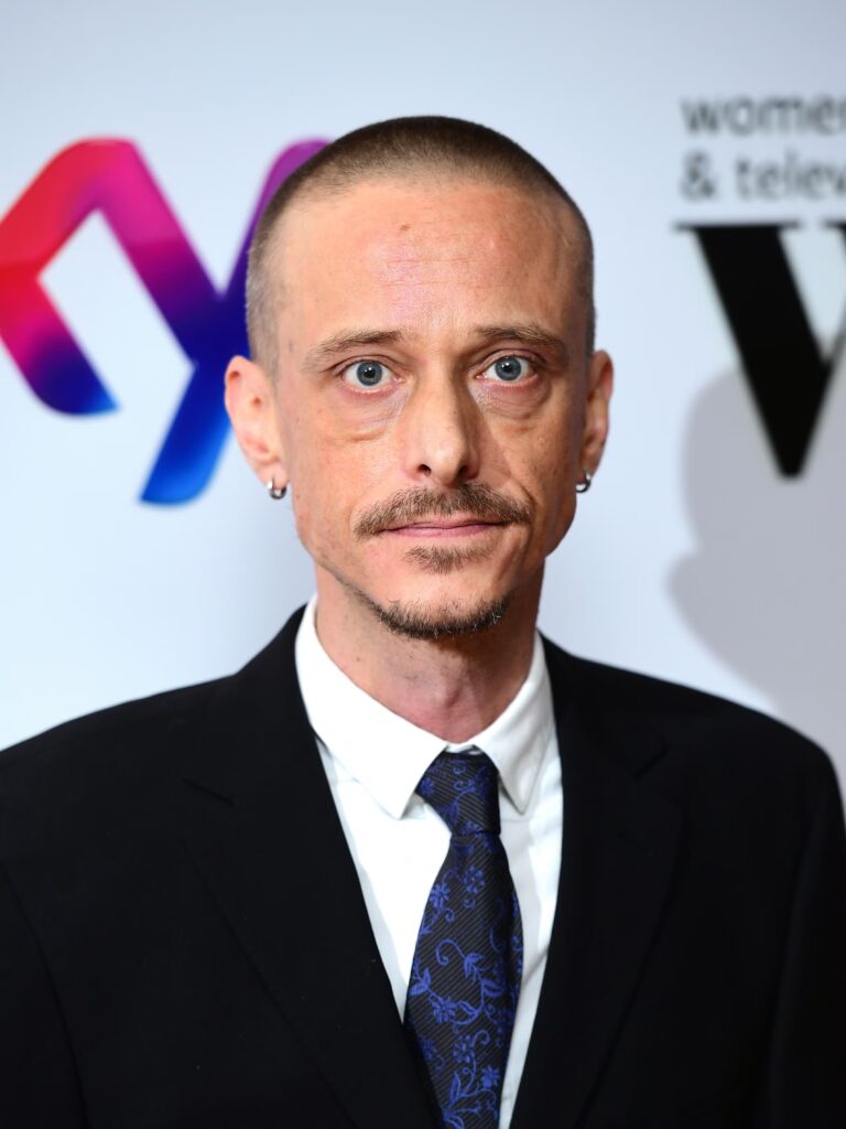mackenzie-crook-new-series-425.jpg