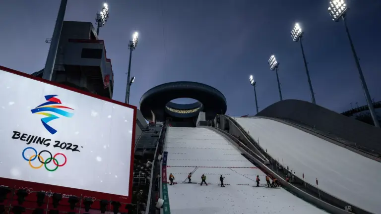 ski-jumpers-disqualified-250.webp