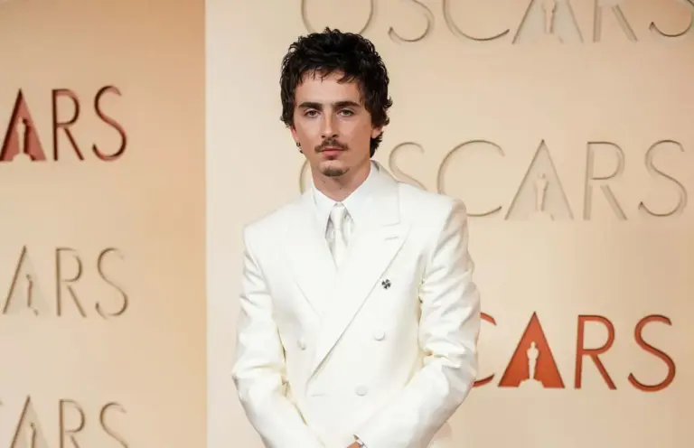 did timothee chalamet fall at the oscars — US news