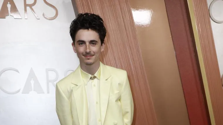 did timothee chalamet fall at the oscars — US news