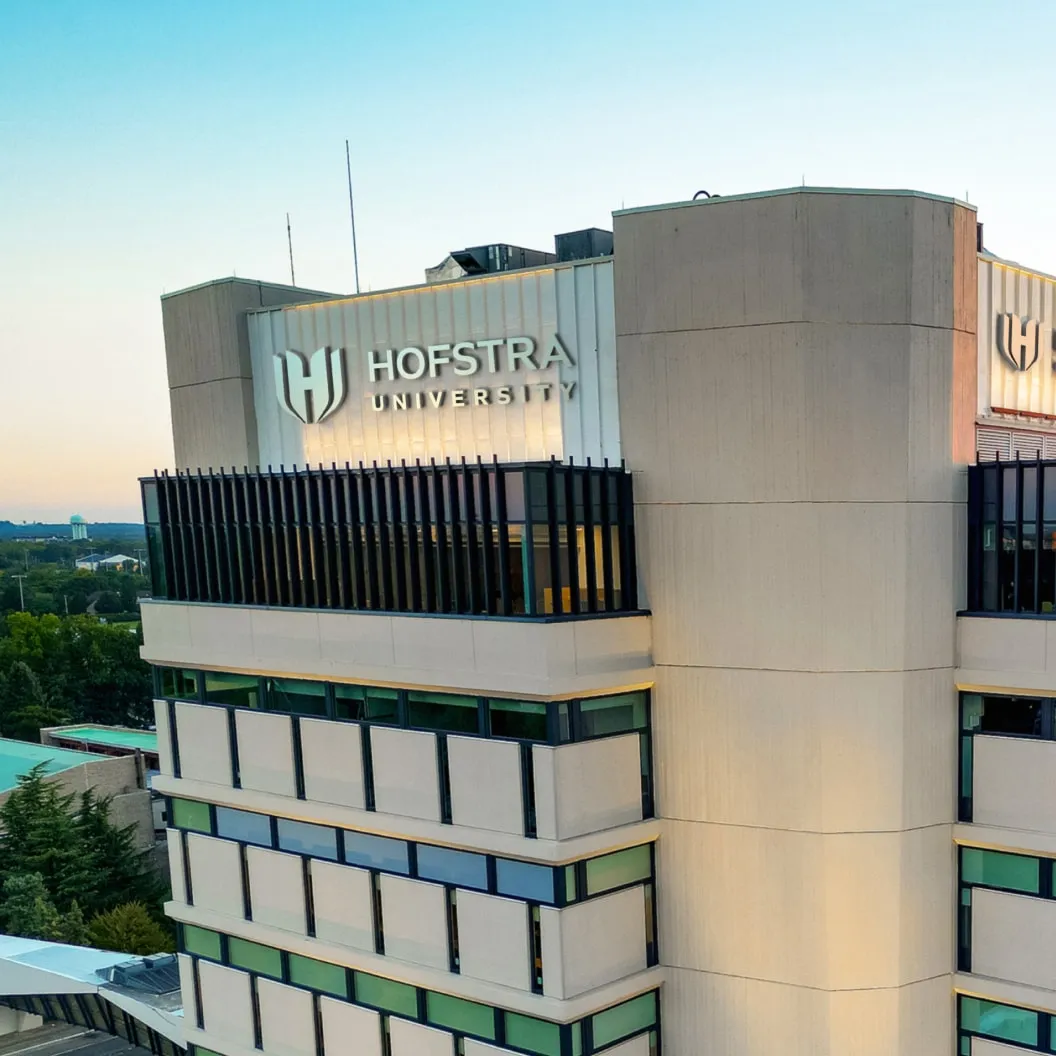hofstra — US news