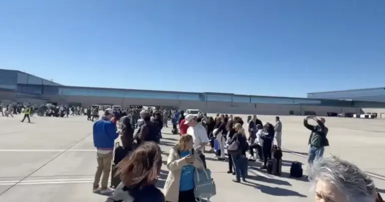kansas city airport — US news