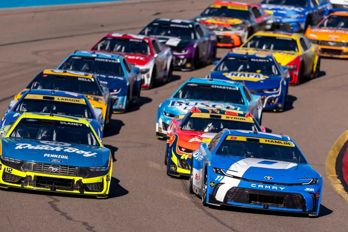 nascar race today — US news