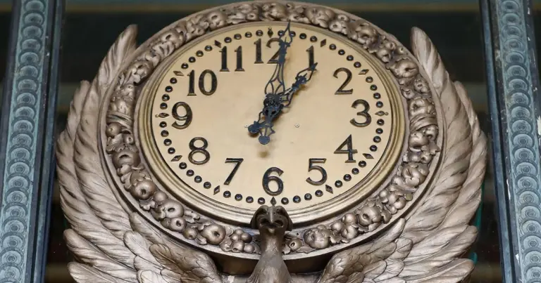 what time is it — US news