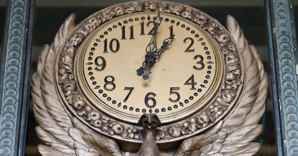 what time is it — US news