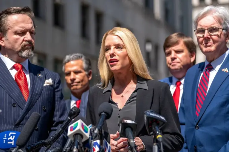pam bondi — US news